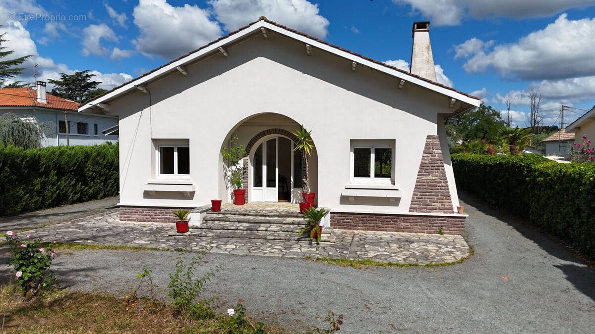 Maison à PINEUILH