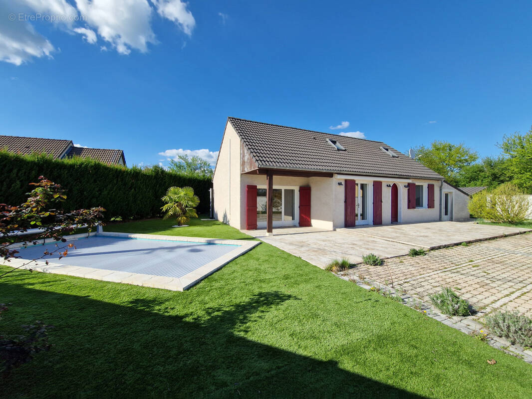 Maison à DRACY-SAINT-LOUP