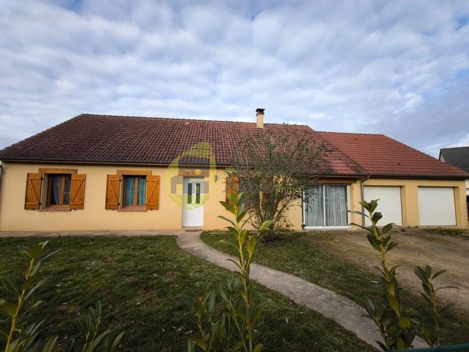 Maison à AVORD