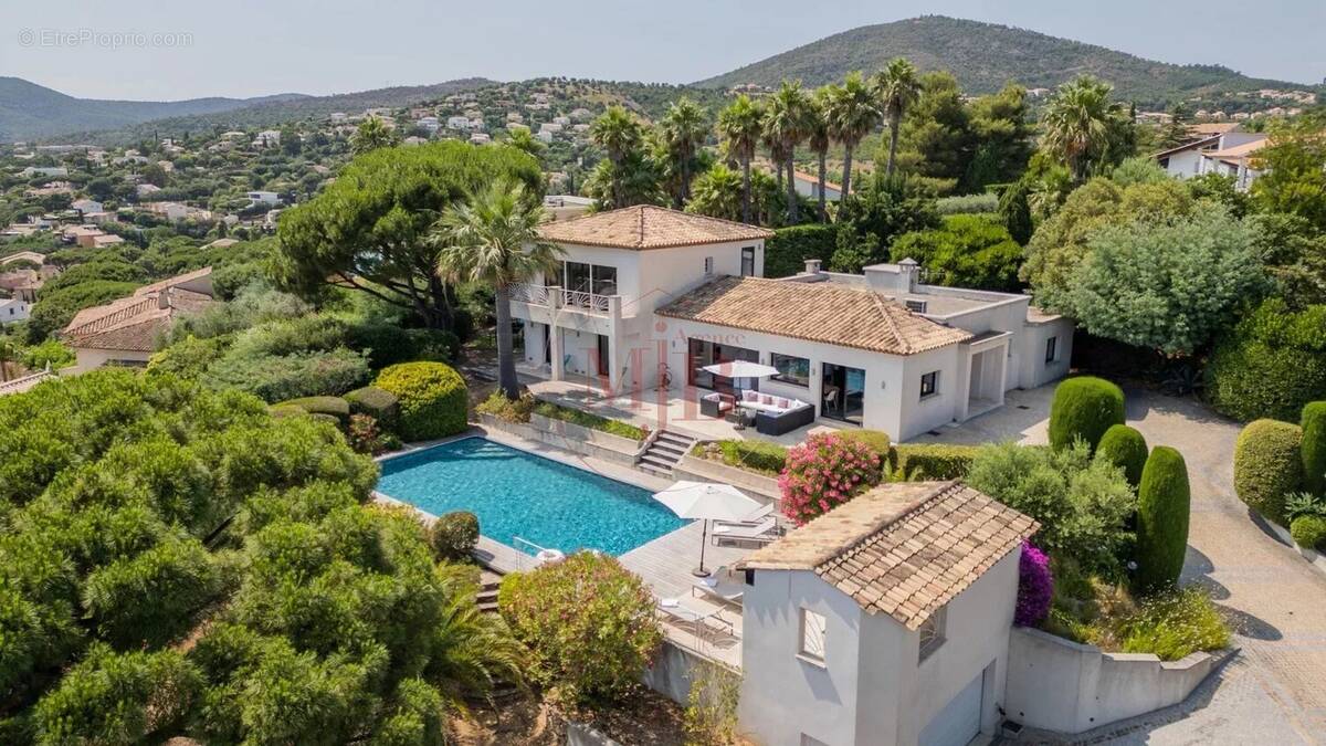 Maison à LES ISSAMBRES