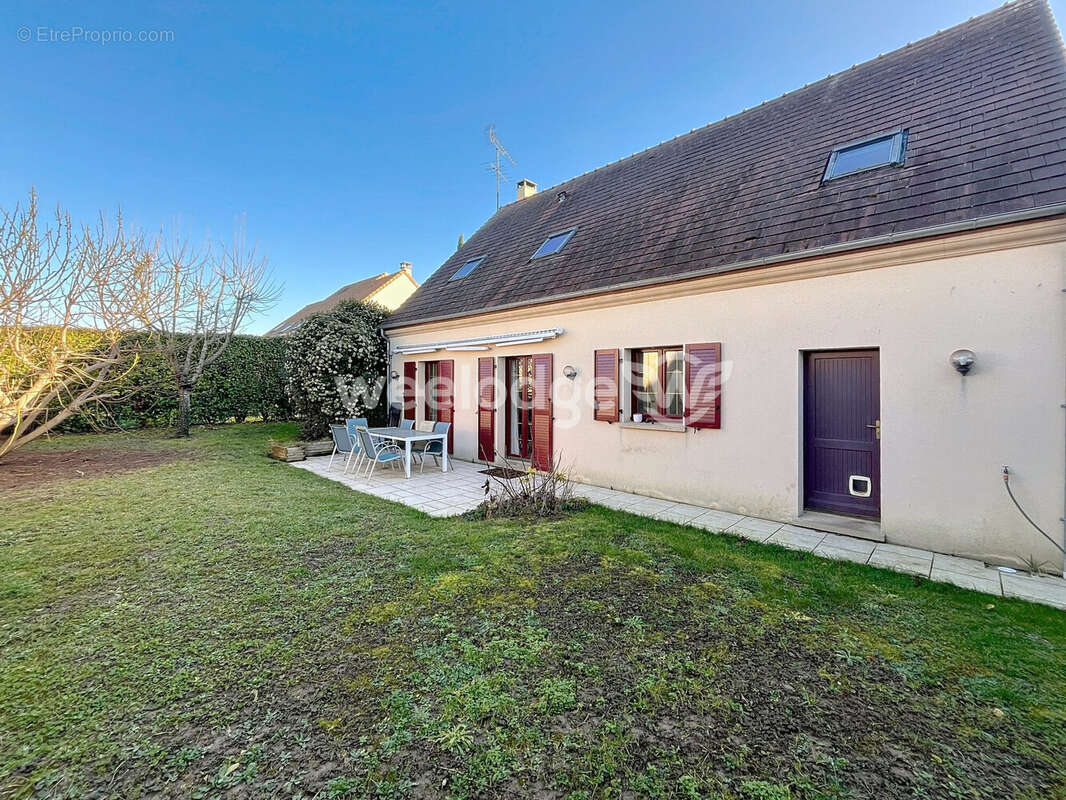 Maison à MAURECOURT