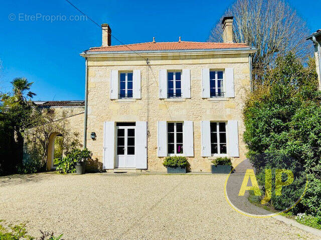 Maison à SAINT-GERMAIN-D&#039;ESTEUIL