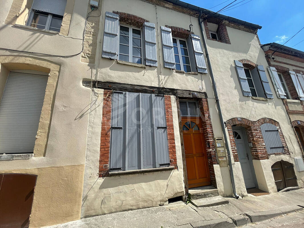 Maison à VILLENEUVE-SUR-YONNE