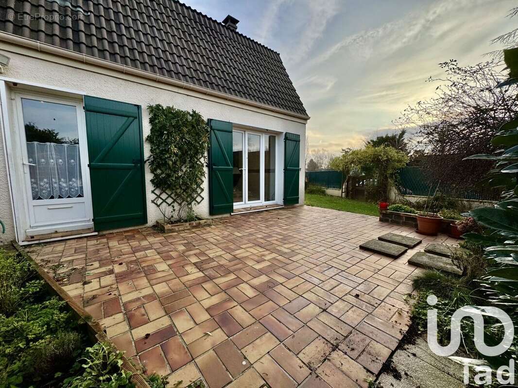 Photo 2 - Maison à BURES-SUR-YVETTE