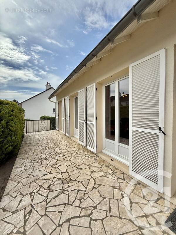 Maison à YZEURE