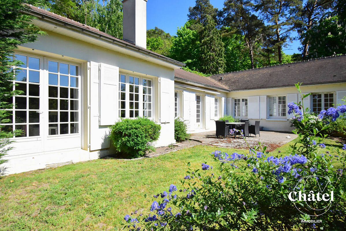 Maison à FLEURINES