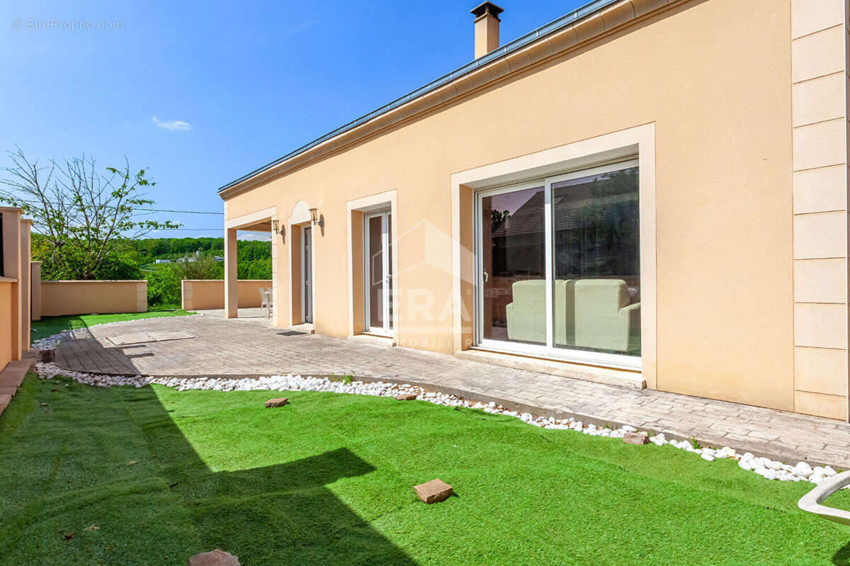 Maison à BEYNES