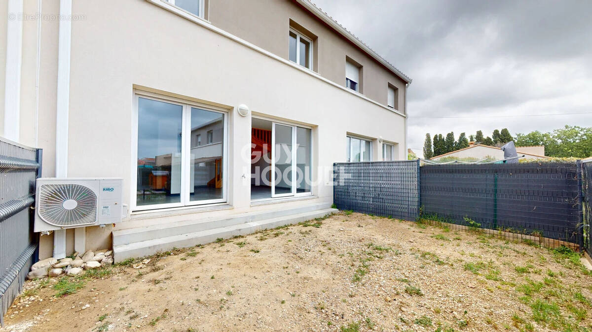 Maison à PEZILLA-LA-RIVIERE
