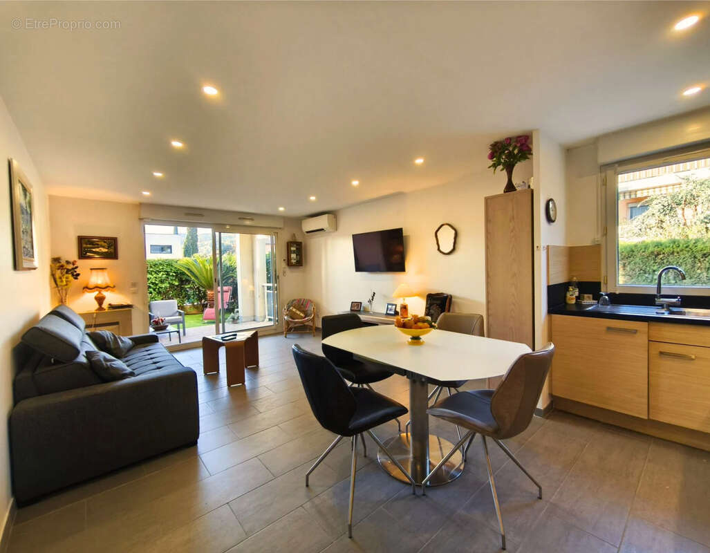 Appartement à MANDELIEU-LA-NAPOULE