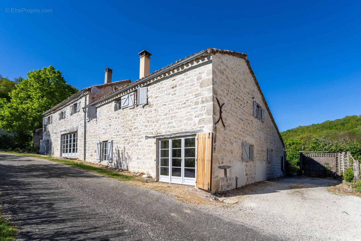 Maison à MONTCUQ
