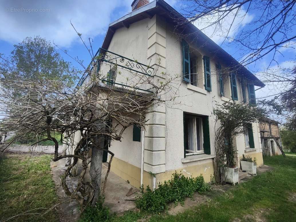 Maison à ANGLARS-SAINT-FELIX