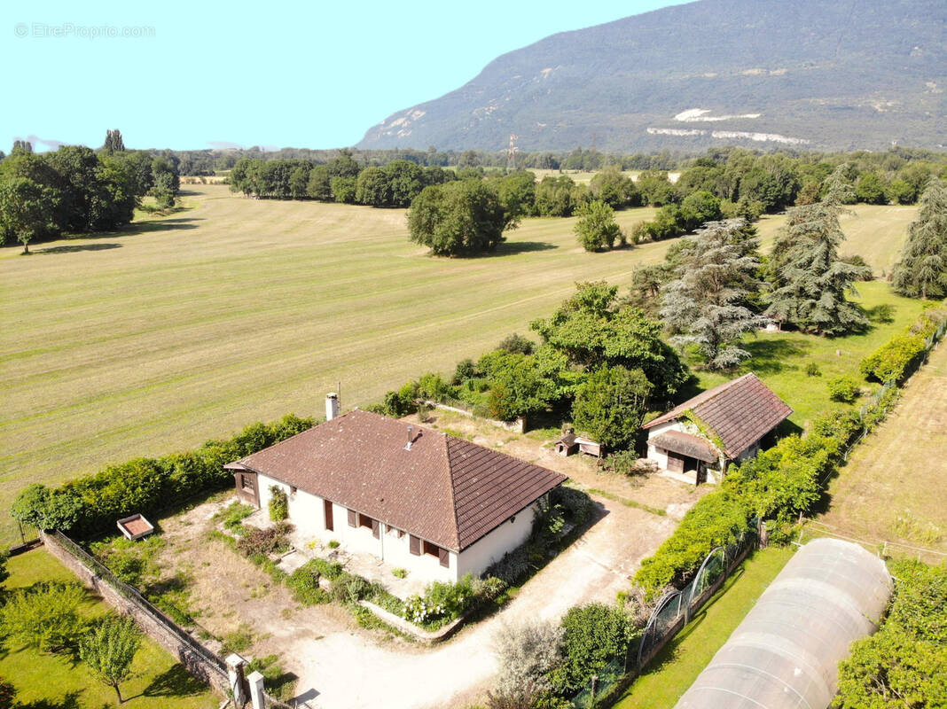 Maison à SERRIERES-EN-CHAUTAGNE