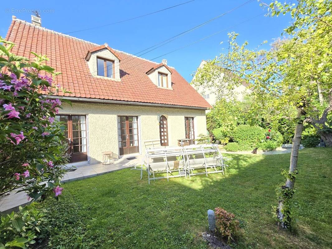 Maison à LES LILAS