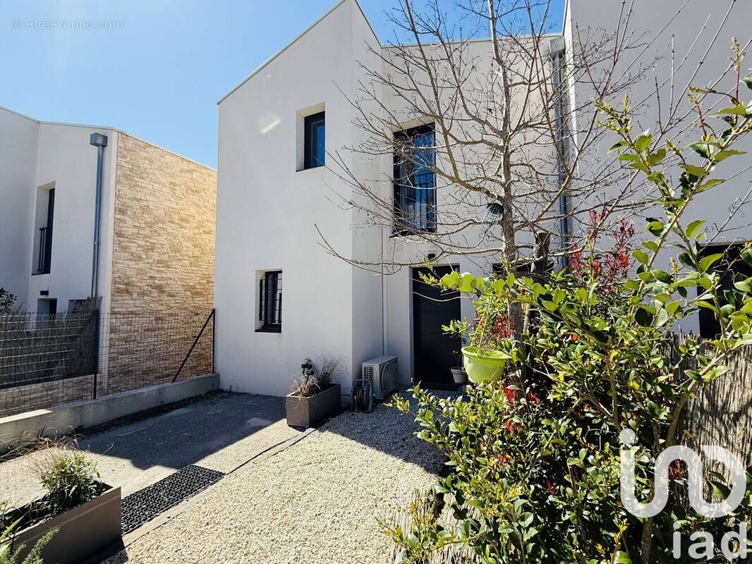 Photo 1 - Maison à LAMBESC