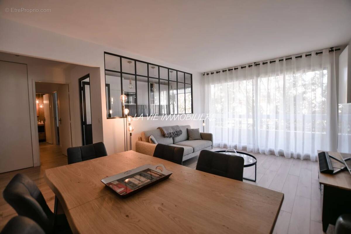 Appartement à CHARENTON-LE-PONT