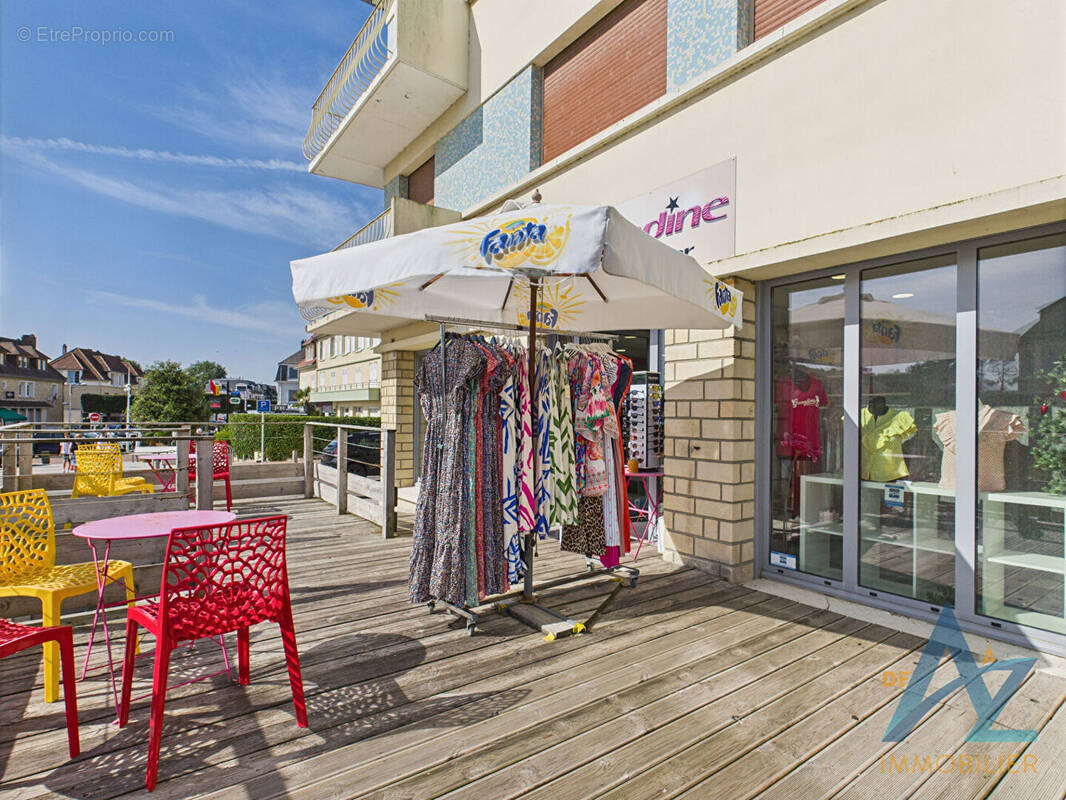 Commerce à MERVILLE-FRANCEVILLE-PLAGE