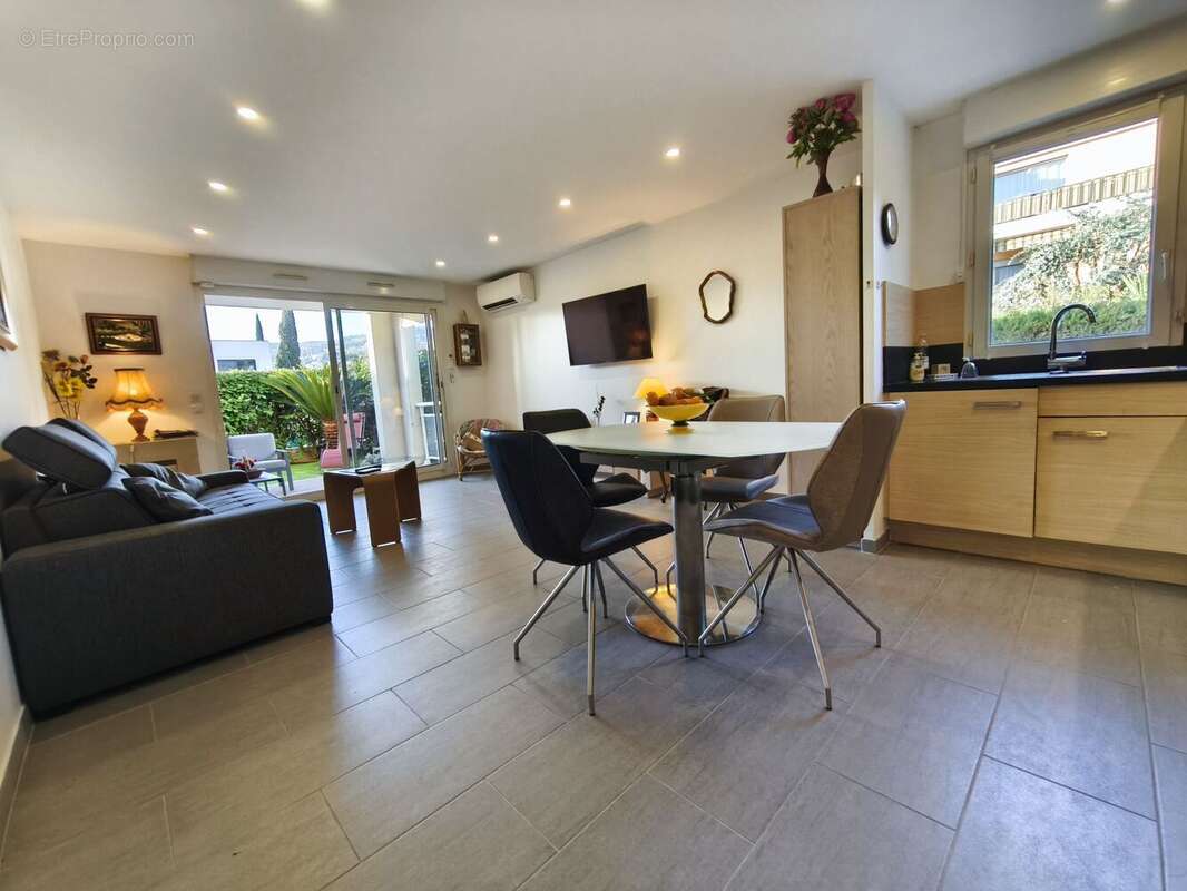 Appartement à MANDELIEU-LA-NAPOULE