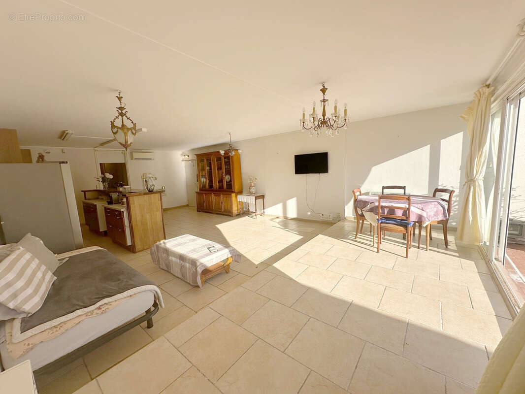 Appartement à MAUGUIO
