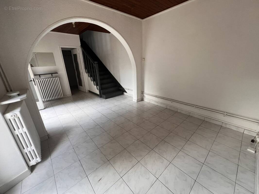 Maison à SAINT-MAURICE-MONTCOURONNE