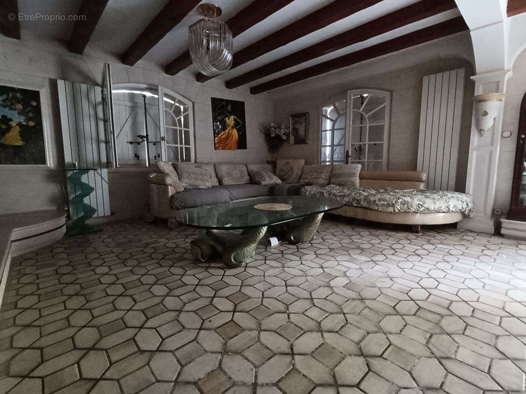 Maison à AMBARES-ET-LAGRAVE