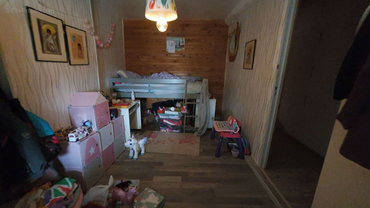 Appartement à CREUZIER-LE-VIEUX