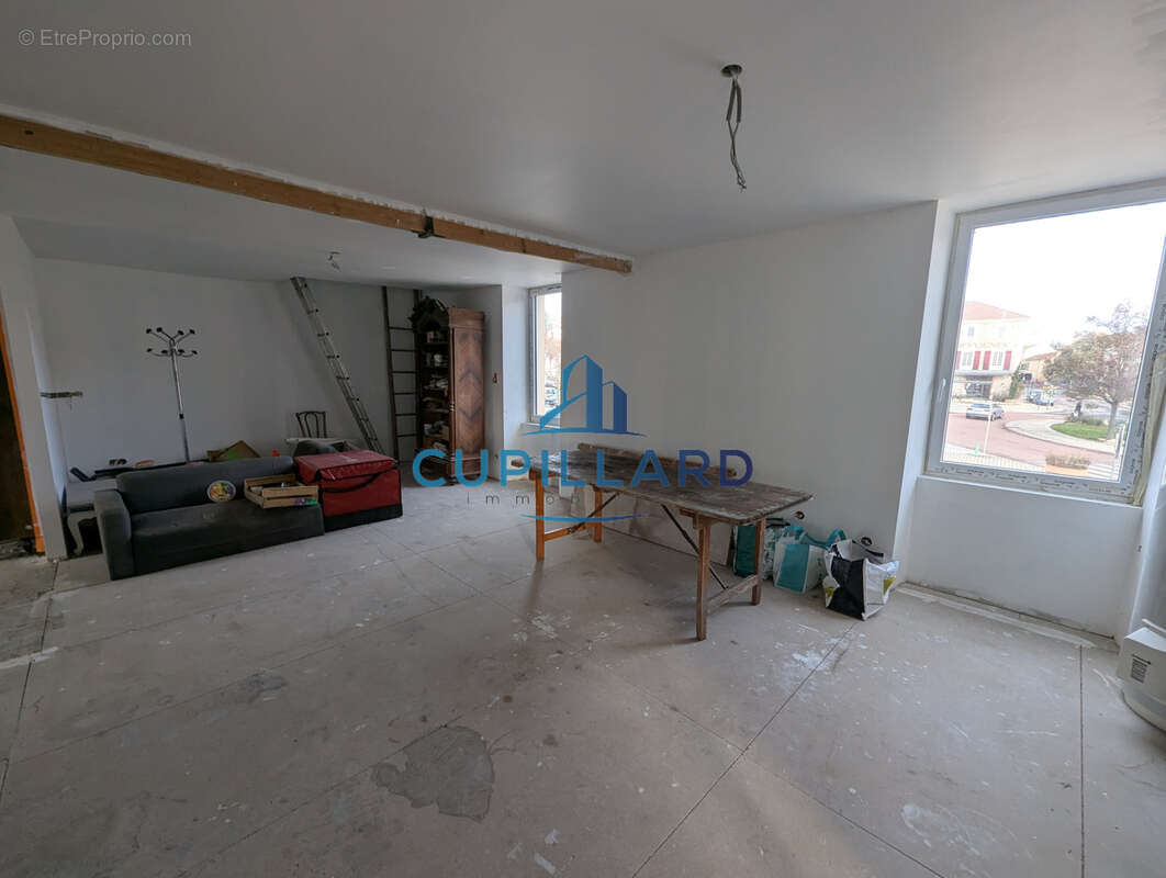 Appartement à RENAISON
