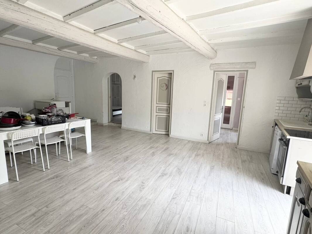 Appartement à CONTES