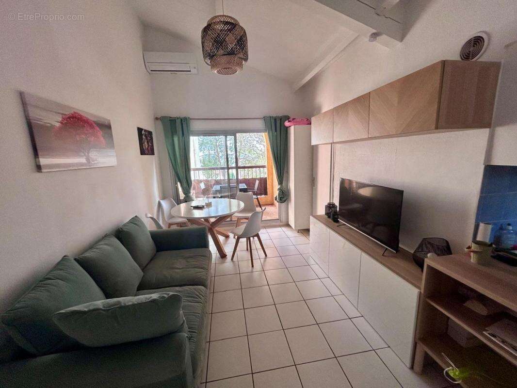 Appartement à ROQUEBRUNE-SUR-ARGENS
