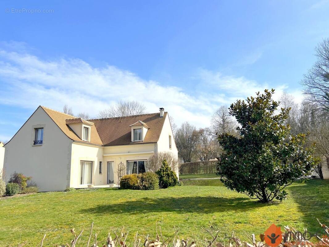 Maison à MAGNY-LE-HONGRE