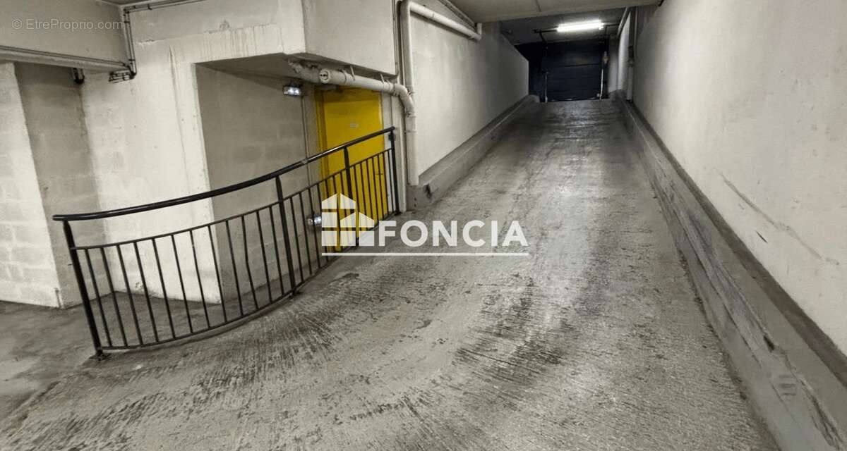 Parking à PARIS-19E