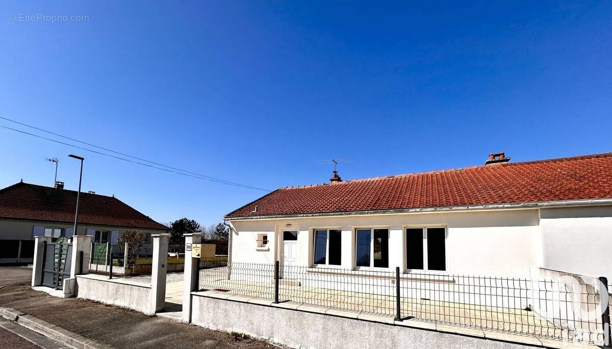 Photo 1 - Maison à SAINTE-SAVINE