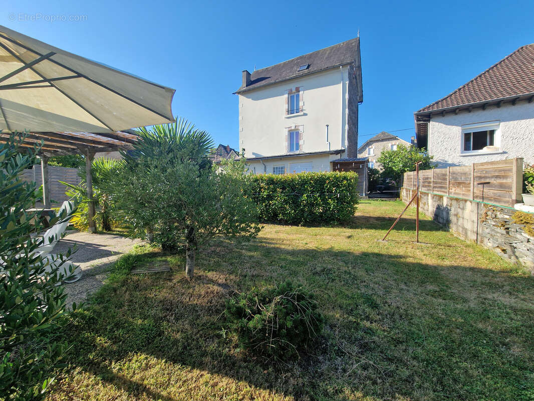 Maison à ALLASSAC