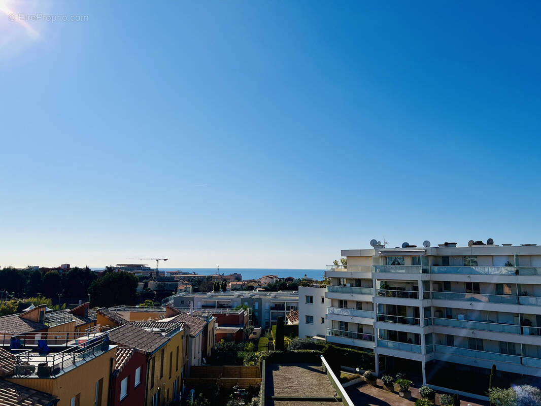 Appartement à SAINT-LAURENT-DU-VAR