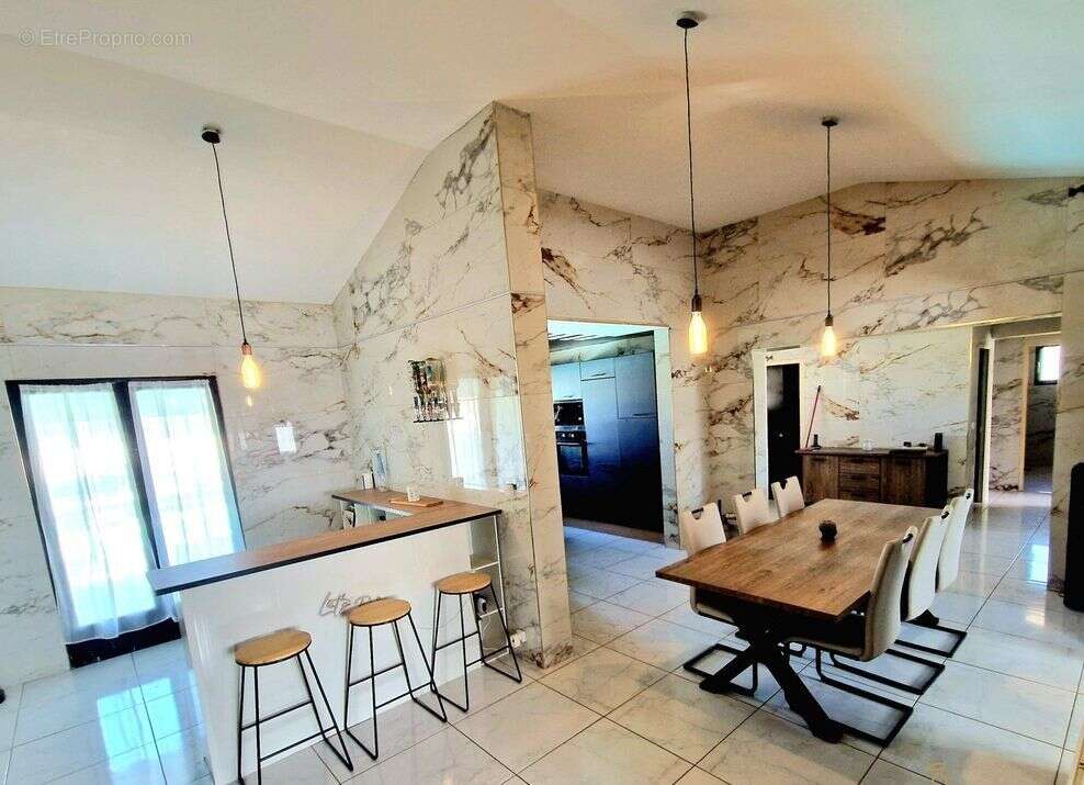 Maison à CEYRAS
