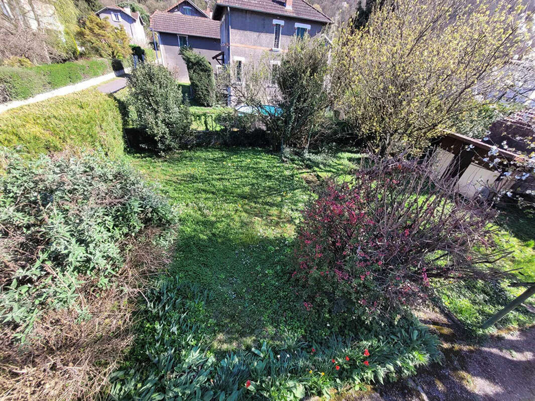 Terrain à VILLARD-BONNOT