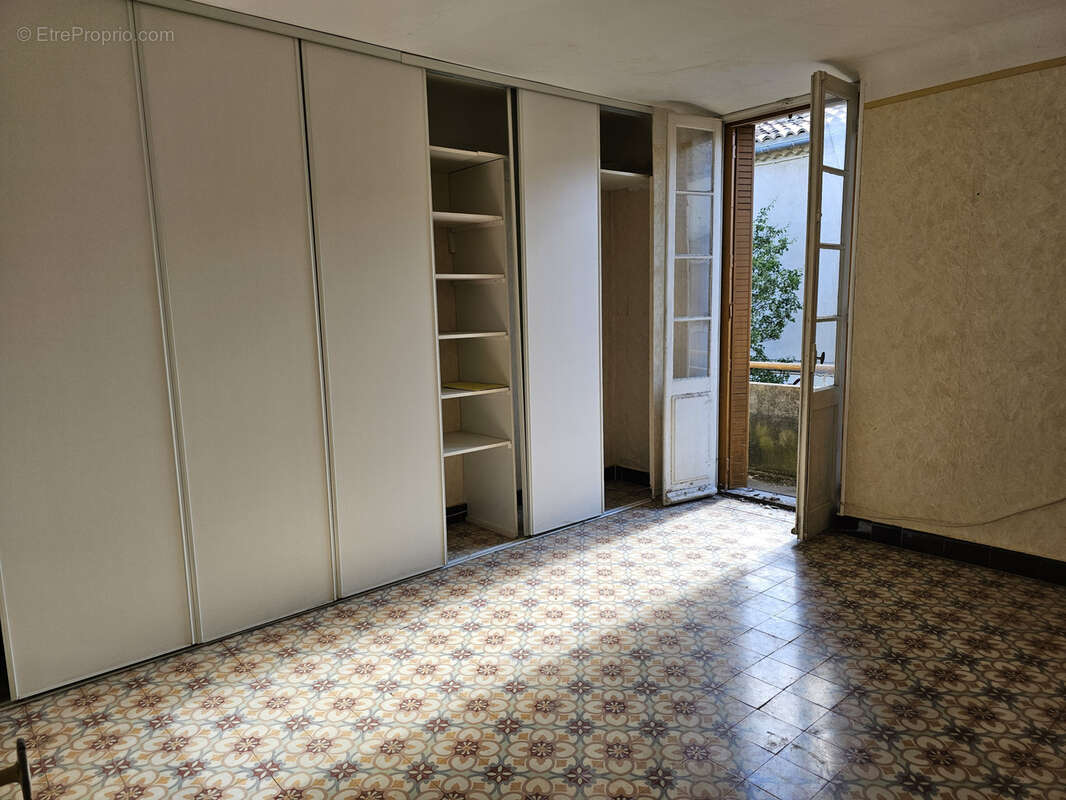 Appartement à LA ROQUE-D&#039;ANTHERON