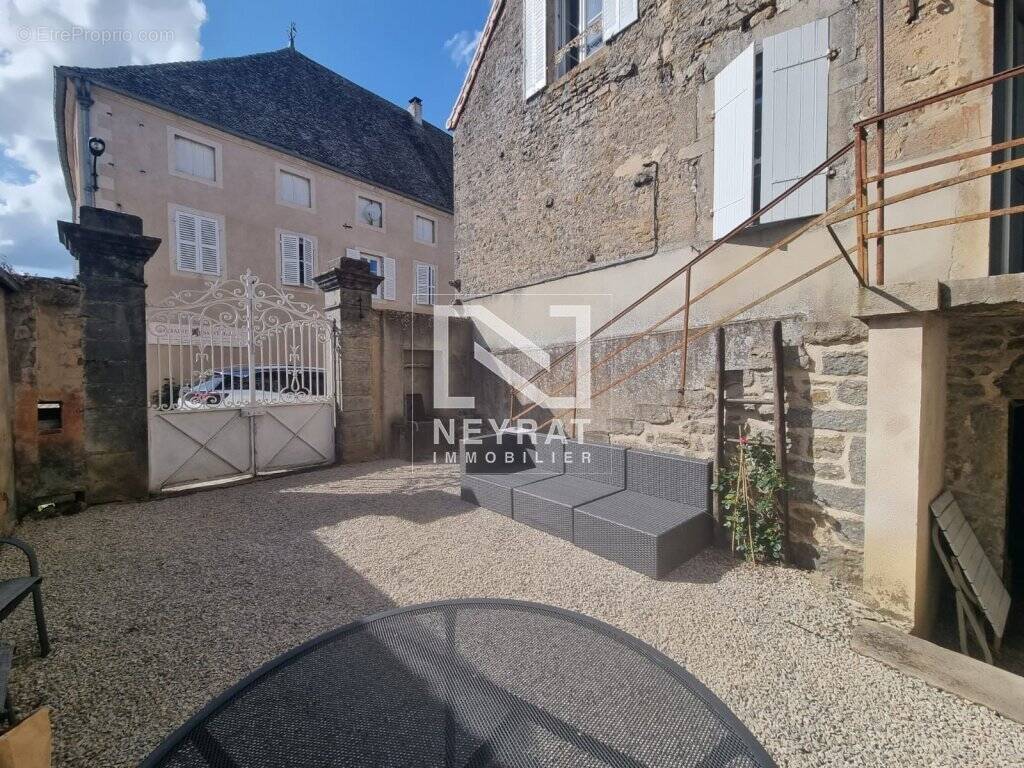 Maison à PARIS-L&#039;HOPITAL