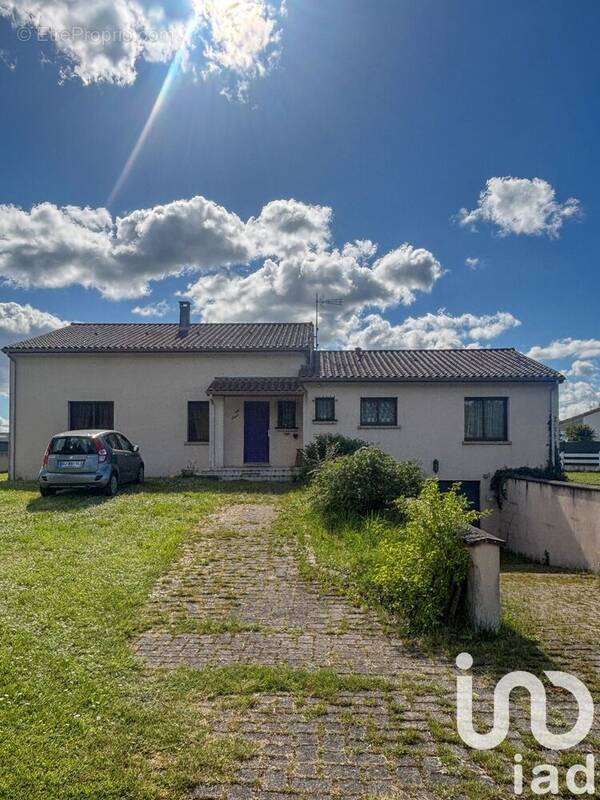Photo 1 - Maison à CHANIERS