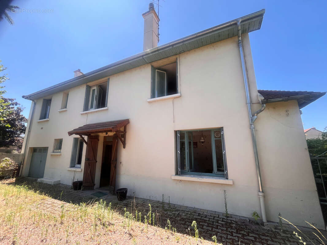 Maison à YZEURE