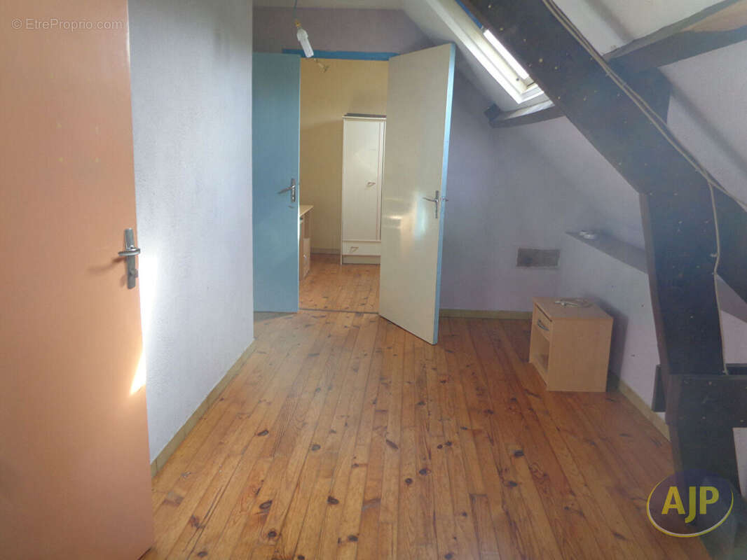Maison à LIMERZEL