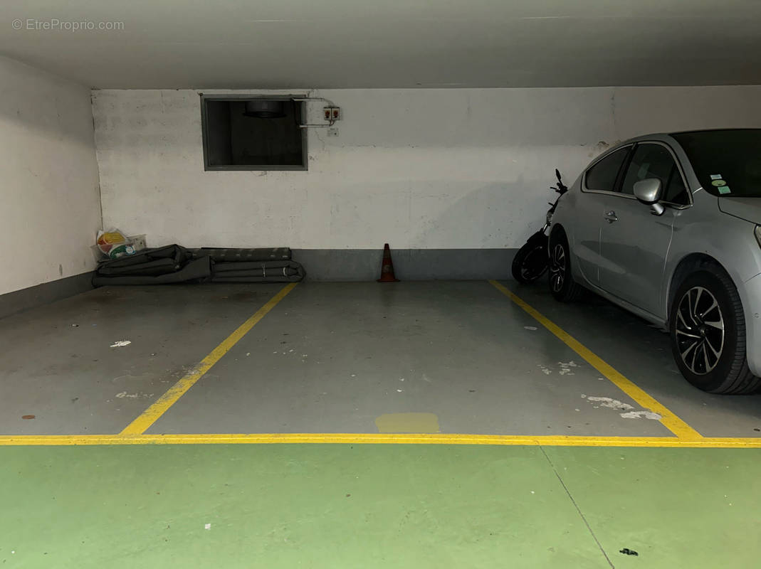 Parking à CHARENTON-LE-PONT