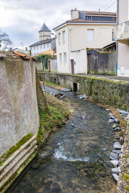 Appartement à CHATEL-SAINT-GERMAIN