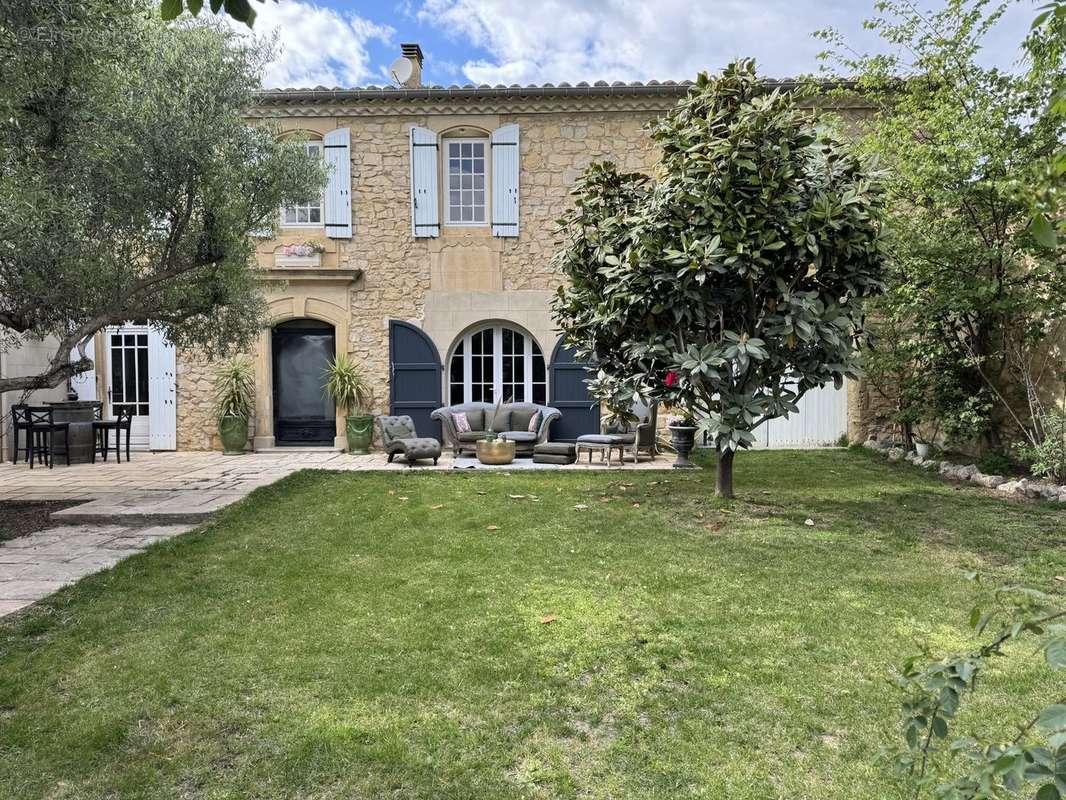 Maison à MILHAUD