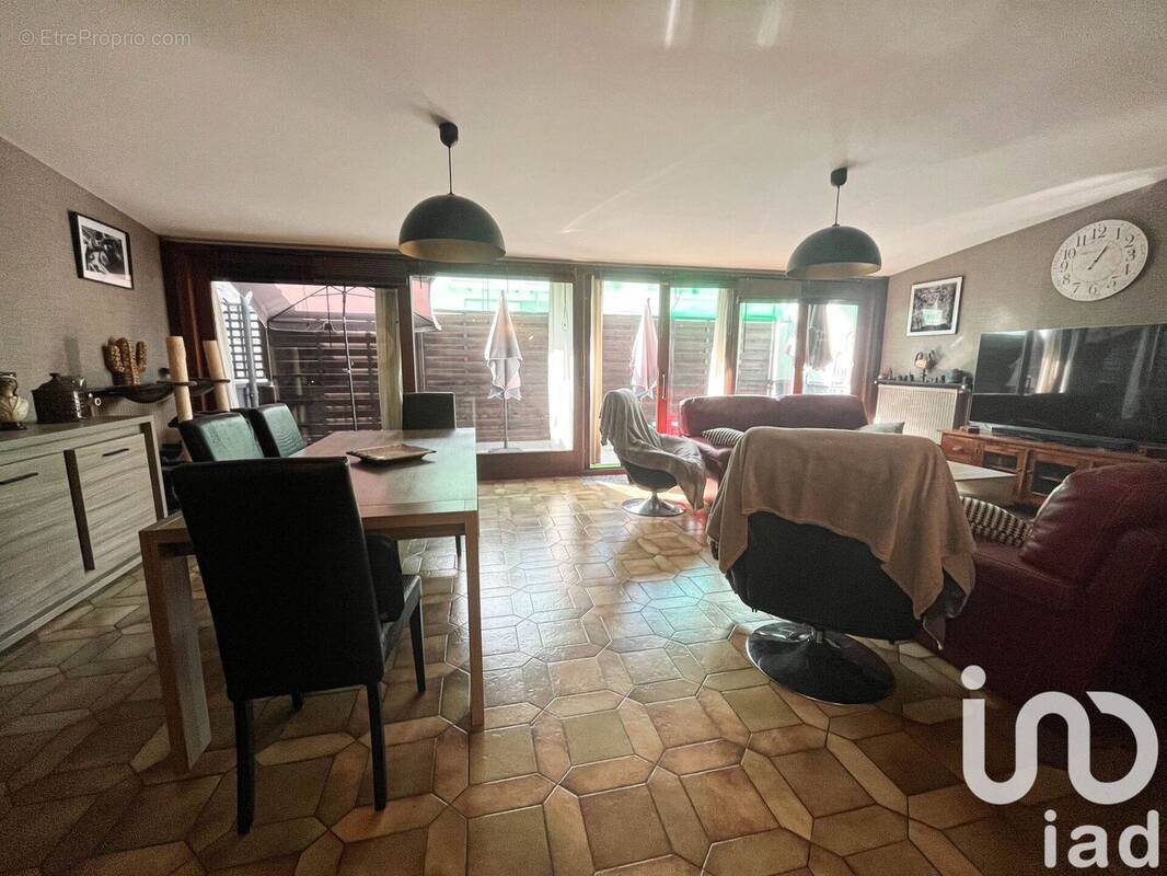 Photo 1 - Appartement à SURESNES