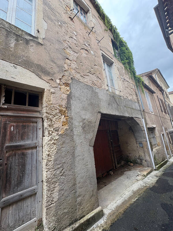 Maison à PUY-L&#039;EVEQUE