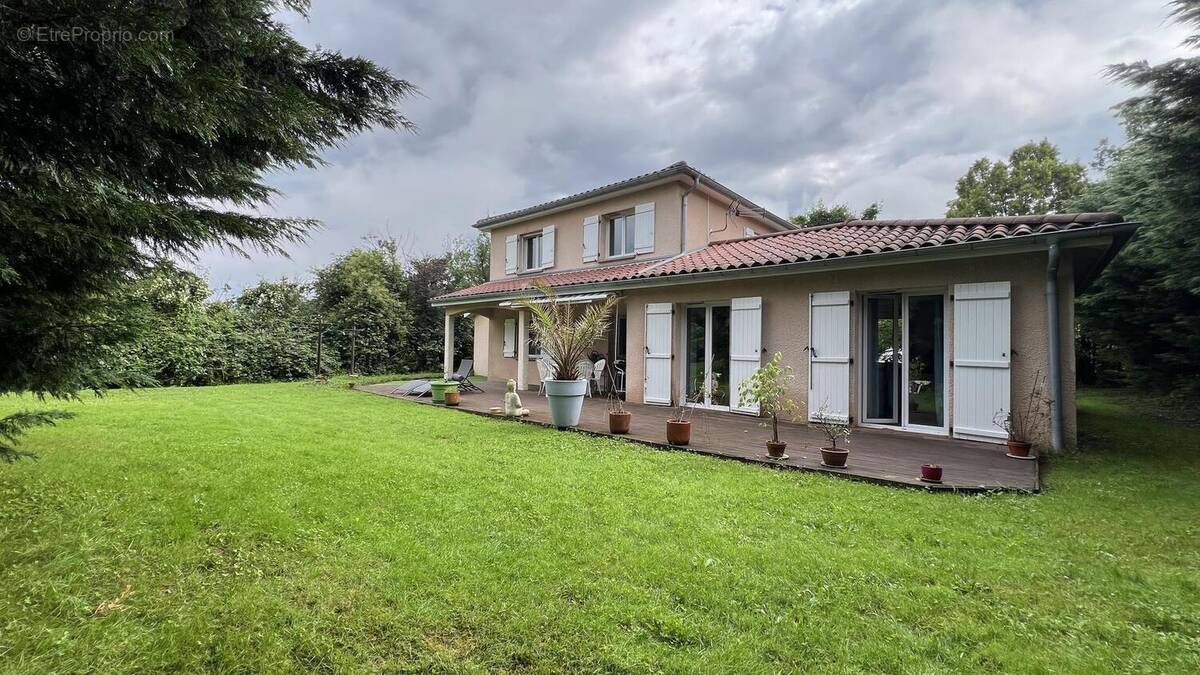 Photo 1 - Maison à LA TOUR-DE-SALVAGNY