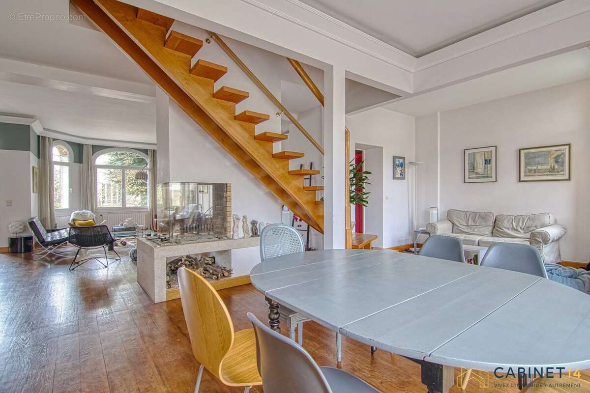 Salle à manger - Maison à VIROFLAY