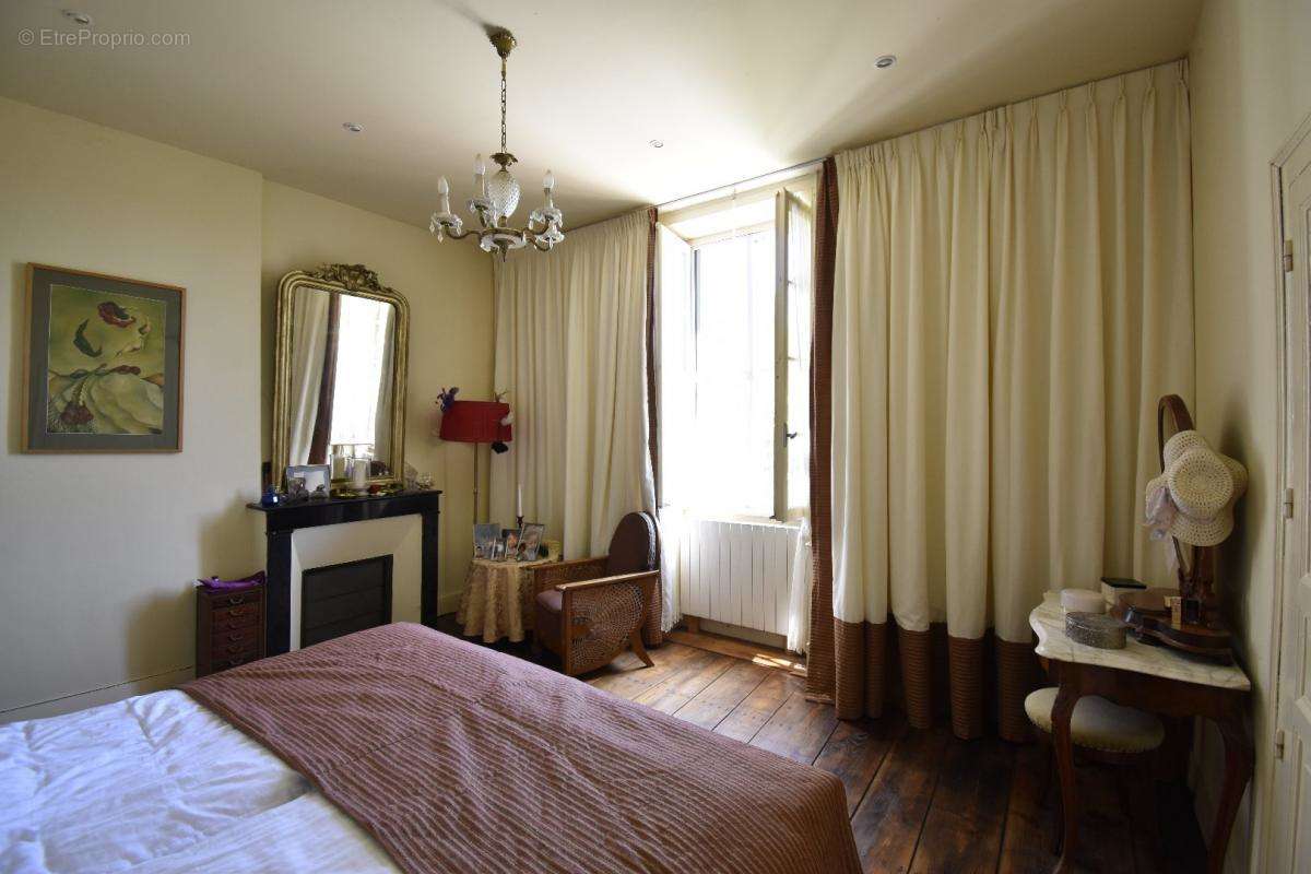 Maison à CHAMPNIERS-ET-REILHAC