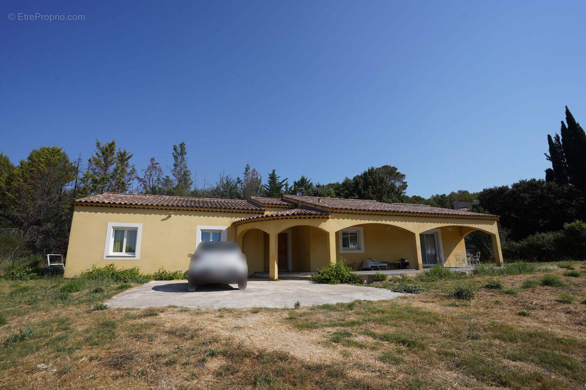 Maison à VENTABREN