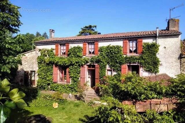 Maison à SAINT-PIERRE-DU-CHEMIN